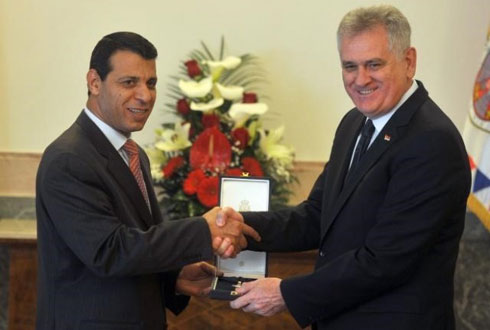 Serbian President Tomislav Nikolić decorates Mohammed Dahlan (Tanjug News Agency)