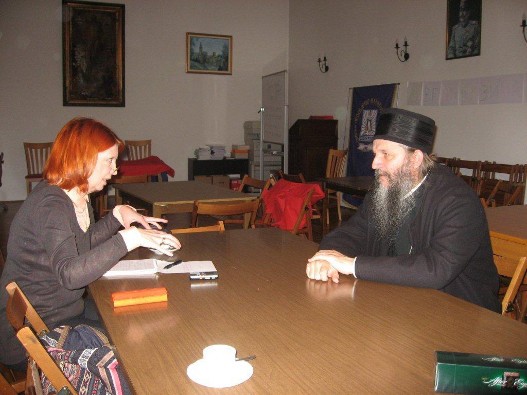 Владика Андреј  са новинарком РТС-а Весном Кнежевић