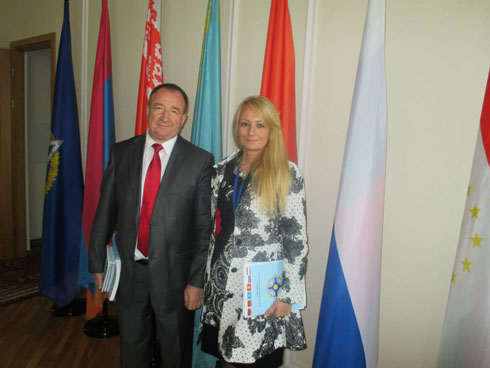 Драгана Трифковић са проф. Игором Панарином (штаб квартира ОДКБ)