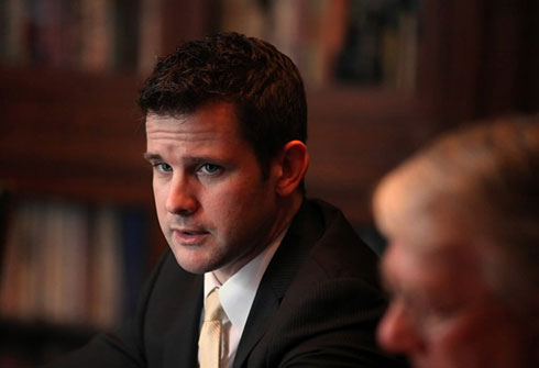 Адам Кинзингер (Извор: Факти)