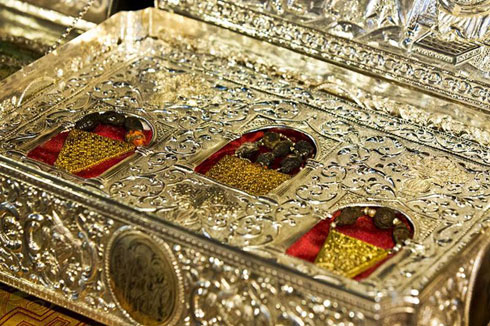 Део поклона три мудраца које су донели новорођеном Сину Божијем. Светиња се чува на Светој Гори, а прошле године је у време Божића први пут донесена у Русију