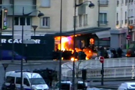 Тренутак када полиција упада у кошер-супермаркет у Паризу Фото: Раша тудеј