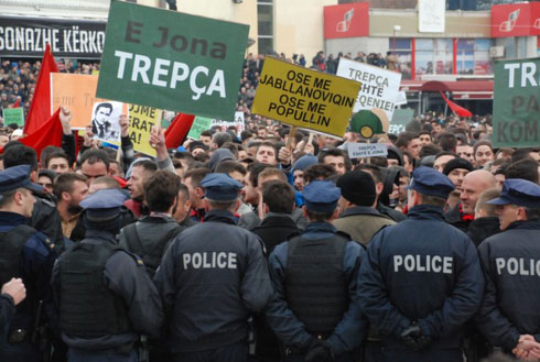 kosovoprotest02