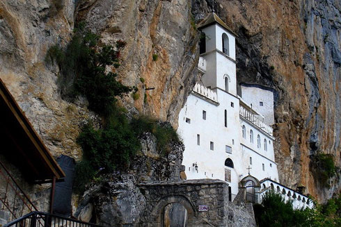 Manastir-Ostrog