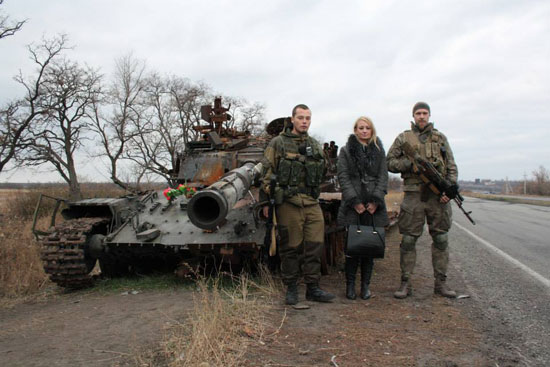 Уништени тенк у селу Хрушјавата, Драгана Трифковић са војницима из јединице Русич