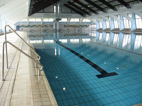 Градска општина Обреновац, 14.04.2015 - председник Скупштине Града Београда Никола Никодијевић свечано је отворио потпуно реновиране базене Спортског центра „Обреновац“