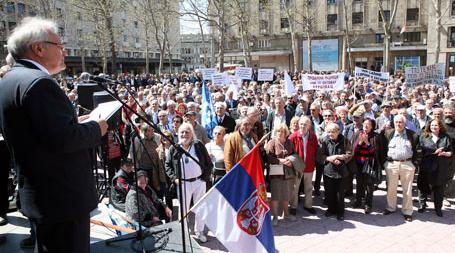 Београд, 15.04.2015 - протестни скуп пензионера на Тргу Николе Пашића