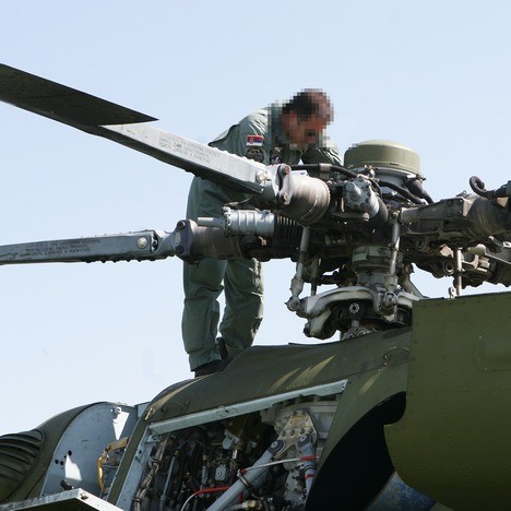 Сервисирање ротора хеликоптера Ми-17 (Фото: Т. Јањић)