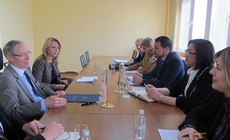 Београд, 20.04.2015 - састанак министарке пољопривреде Србије са америчким амбасадором и представницима компаније CLOVER: Снежана Богосављевић Бошковић, Мајкл Кирби