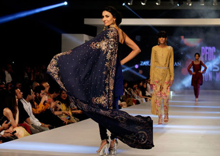 Лахоре, 19.04.2015 - Недеља моде Sunsilk у Пакистану (Sunsilk Fashion Week Lahore): колекција - Zara Shajahan