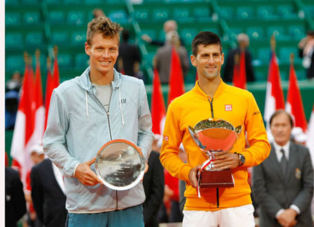 Монако, 19.04.2015 - српски тенисер Новак Ђоковић са трофејем који је освојио пошто је савладао Чеха Томаша Бердиха у финалу Монте Карло Мастерс турнира