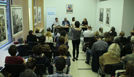 Београд, 15.04.2015 - дебата „Да ли је независна штампа могућа?“: Франсоа Боне - Mediapart, Жан-Арно Деренс - Le Courrier des Balkans, Љубица Гојгић - Радио Б92, Весна Малишић - НИН