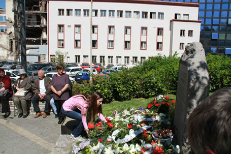 Београд, 23.04.2015 - одавање поште радницима РТС, који су погинули током бомбардовања 1999. године