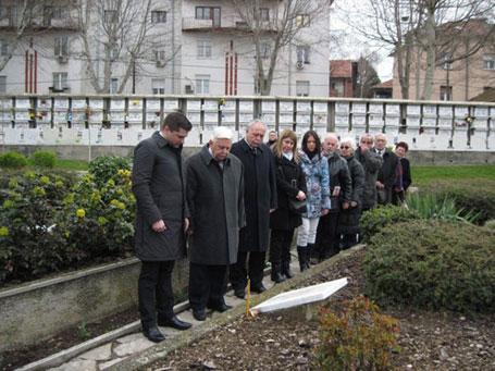 Београд, 06.04.2015 - полагање венаца у Алеји жртава бомбардовања Београда априла 1941. на Новом гробљу: Никола Никодијевић - председник Скупштине Београда