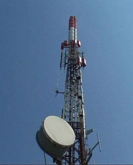 Вршац, 15.04.2015 - министар трговине, туризма и телекомуникација Србије Расим Љајић свечано је данас пустио у рад дигитални предајник на емисионој станици „Вршачки брег“, код Вршачке куле, чиме за започела нова ера у емитовању ТВ-програма у Србији