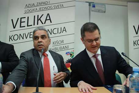 Њујорк, 30.03.2015 - учесници Конференције начелника генералштабова земаља контрибутора у мултинационалним операцијама Уједињених нација (УН), одржане 28. марта, у чијем раду је учествовао и начелник Генералштаба Војске Србије генерал Љубиша Диковић, у седишту Светске организације