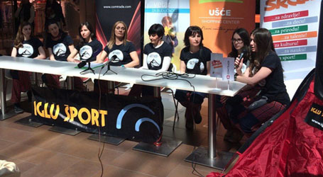 Београд, 15.04.2015 - конференција за медије поводом испраћаја осам алпинисткиња које ће 16. априла кренути на прву женску експедицију у Хималајима, до врха Тарпу Чули (Tharpu Chuli) висине 5.663 метара. Експедицију која ће трајати 20 дана, у организацији планинарског клуба „Extreme Summit Team“, чине: Андријана Милетић, Биљана Чегар, Биљана Савковић, Јелена Игњатијевић, Бранка Брадашевић, Биљана Меденица, Весна Ђоковић и Соња Павловић