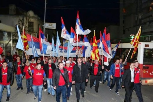  "ВМРО-ДПМНЕ са коалиционим партнерима вечерас одржава митинг под слоганом "Јака Македонија!". Према првим проценама, преко 90,000 грађана учествује на највећем митингу у историји Македоније, а очекује се да ће их бити и преко 100,000." - Република Online