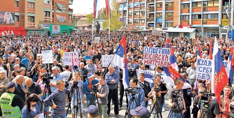 Косовска Митровица 22. април 2013: митинг против Бриселског споразума (Фото Танјуг)