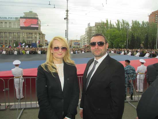 Manuel Ochseinreiter&Dragana Trifkovic in Donetsk at the parade on the occasion of Independence Day of Donetsk People's Republic