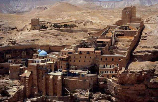 Манастир Светог Саве Освећеног у Јудејској пустињи. По типику, као и на Светој Гори, жене не улазе у манастир