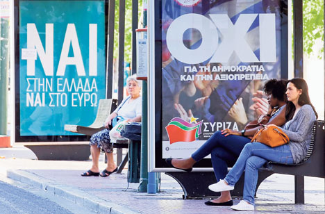 Грчки градови преплављени плакатима који сугеришу грађанима како да се данас изјасне (Фото: Ројтерс) 