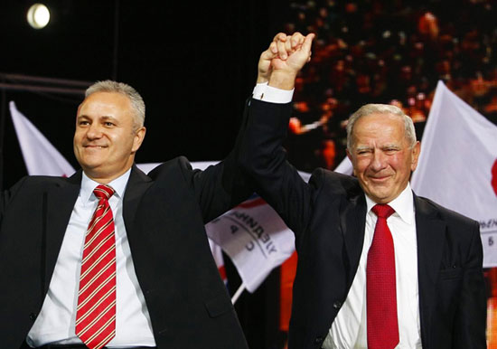 Комунисти, али касније и „досманлије“, представљали су овог шпекуланта као економског чудотворца: Динкић и Панић