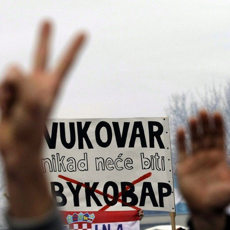 Са једног од ранијих протеста против ћирилице у Вуковару (Фото: Бета-АП)