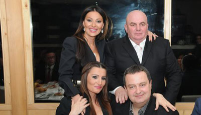 Мира, Ивица (седе), Цеца и Палма (стоје)