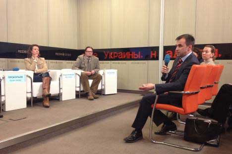 У прес-центру МИА „Россия сегодня“ 26. октобра је одржан округли сто на тему „Наступа ли НАТО на Балкан – у Црну Гору, Македонију и Србију?“ (Фото: Рина Бикова)