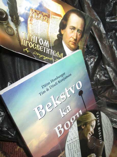 Секташки пропагандни материјал на српским улицама 2015.