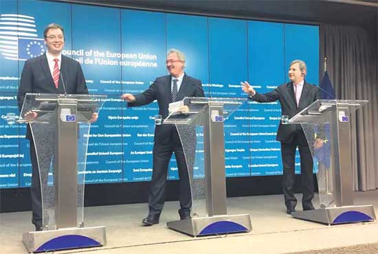 Александар Вучић, Жан Аселборн и Јоханес Хан у Бриселу (Фото: С. В./кабинет премијера Србије)