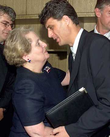 Madeleine Albright et Hashim Thashi