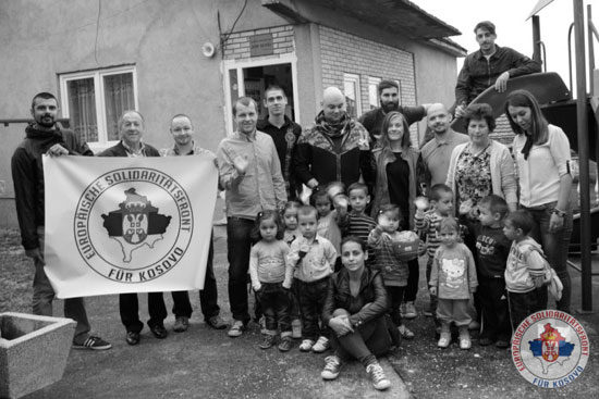 Млади Европљани из Европског фронта солидарности за Косово са Србима из косметских енклава (Фото: European Solidarity Front for Kosovo)