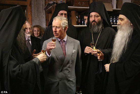 Принц Чарлс покушава да открије тајну манастирског коњака у манастиру Ковиљ