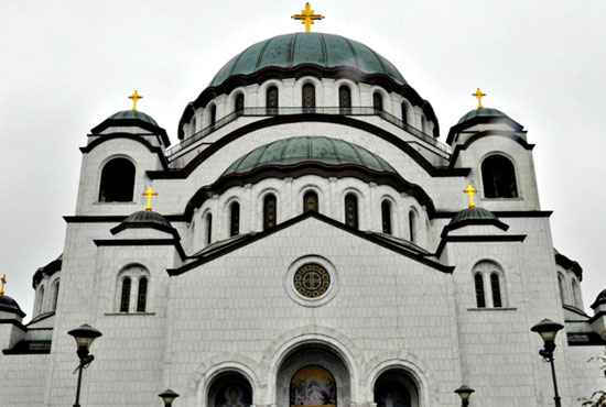 Храм Саввы Сербского в Белграде в южной центральной части Белграда холме по имени Врачар.  Фото Елены Оганесян.