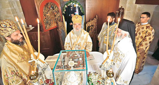 Патријарх Иринеј служио литургију у манастиру Богородице Одигитрије: Поглавар Српске православне цркве служио је јуче свету литургију у манастиру Пресвете Богородице Одигитрије, који је на неколико стотина метара од Православне академије на Криту, где се одржава заседање Светог и великог Сабора. Патријарху Иринеју саслуживали су архиепископ охридски Јован, и епископ шумадијски Јован, као и протојереј Гајо Гајић, јеромонах Данило (Гаврановић), и ђакони Александар Секулић и Андрија Јелић. (Фото ђакон Александар Секулић)