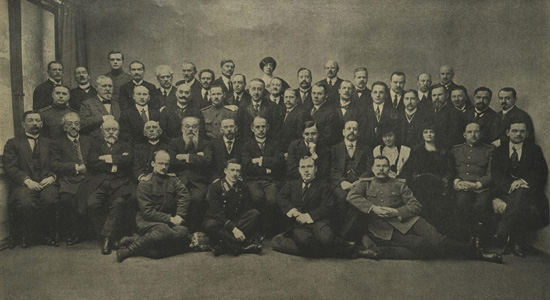 Група сарадника "Новог времена", 2016. године. Солоњевич стоји у другом реду, осми здесна