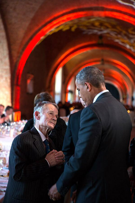 Вођа кримско-татарских националиста, оснивач екстремистичке организације ,,меџлис кримско-татарског народа“, која је забрањена у Русији, Мустафа Џемилев, и његов главни ментор - председник САД Барак Обама