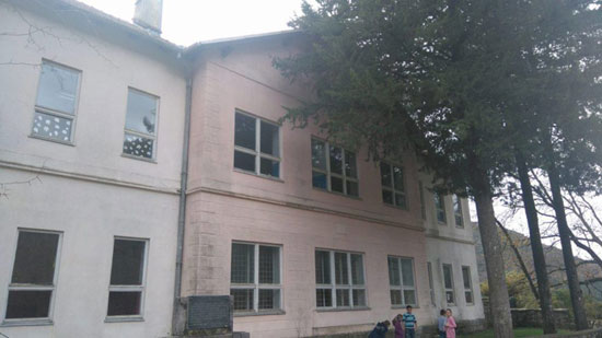 Школа у Ластви