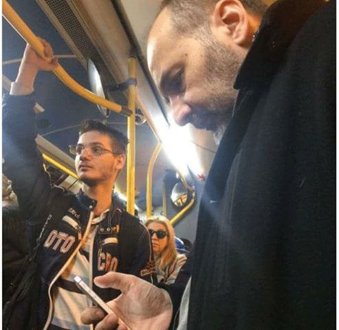 Подршка Јанковићу стигла док се возио градским превозом