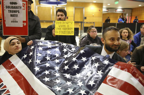 Против Трампове уредбе о забрани уласка у САД грађанима седам муслиманских земаља (Извог: Мондо)