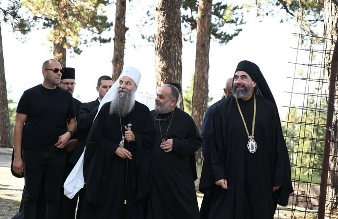 Живковић о саопштењима епархија: Политичка тежина изнад црквених порука